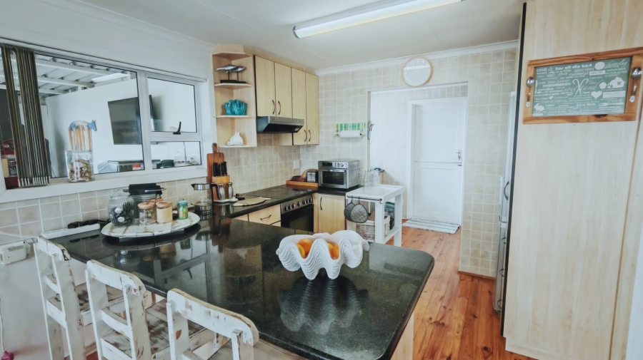 5 Bedroom Property for Sale in Reebok Western Cape